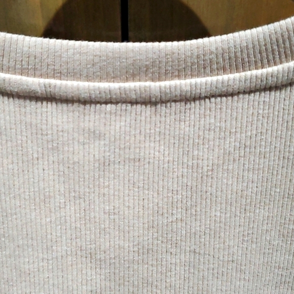 CHICOS CASUAL CREAM RIB MIX V NECK TOP  W PUFF BALLOON SLEEVES SIZE 1 - Picture 7 of 10